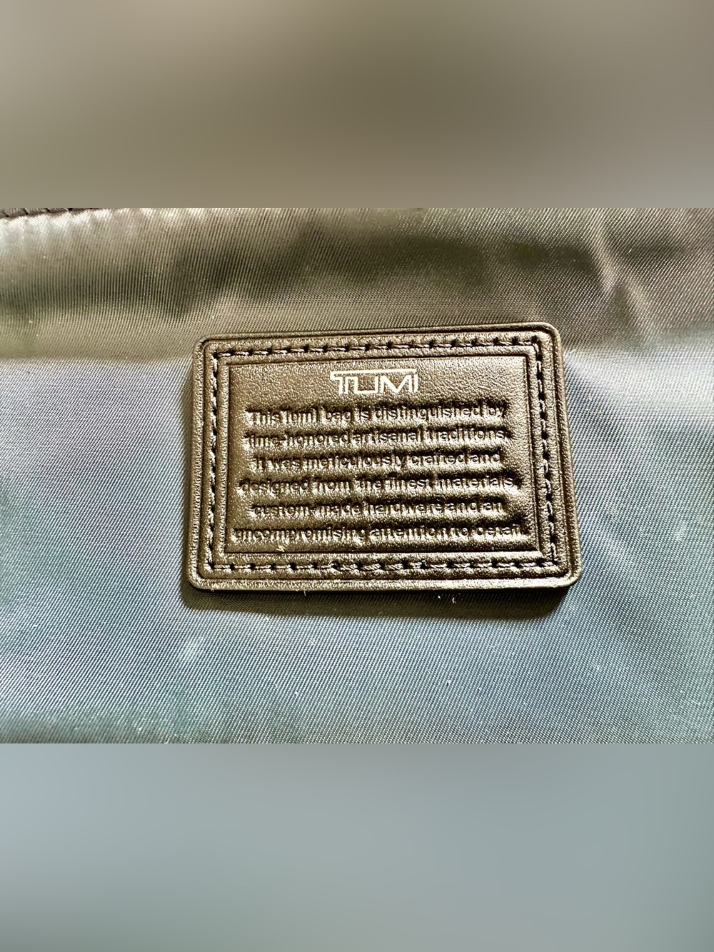 Tumi Arrivé Barajas Leather Toiletries travel kit - Picture 6 of 13